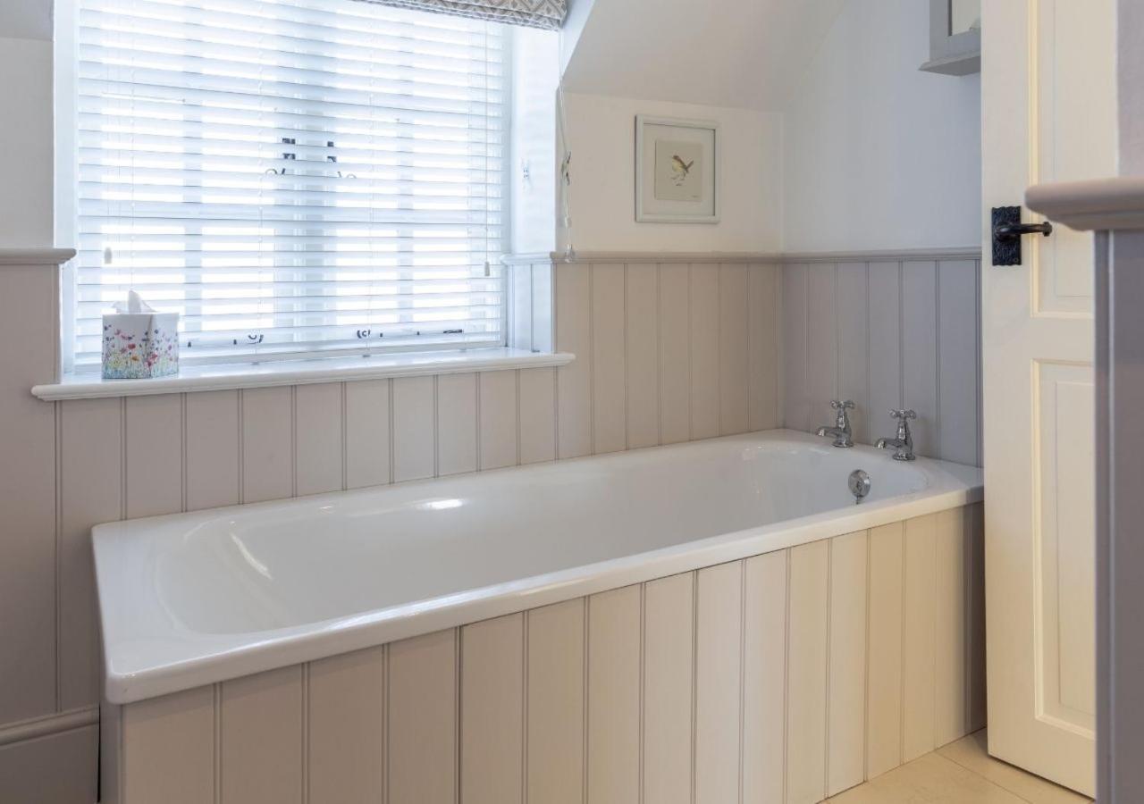 Jasmine Cottage - 2 Bedroom In Heart Of Bourton! 외부 사진