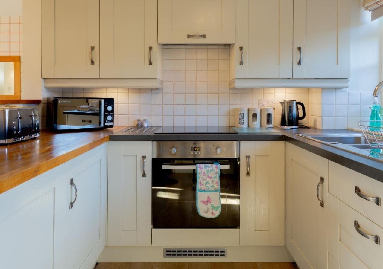 Jasmine Cottage - 2 Bedroom In Heart Of Bourton! 외부 사진