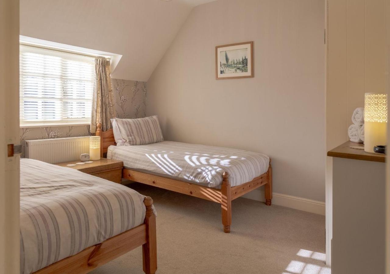 Jasmine Cottage - 2 Bedroom In Heart Of Bourton! 외부 사진