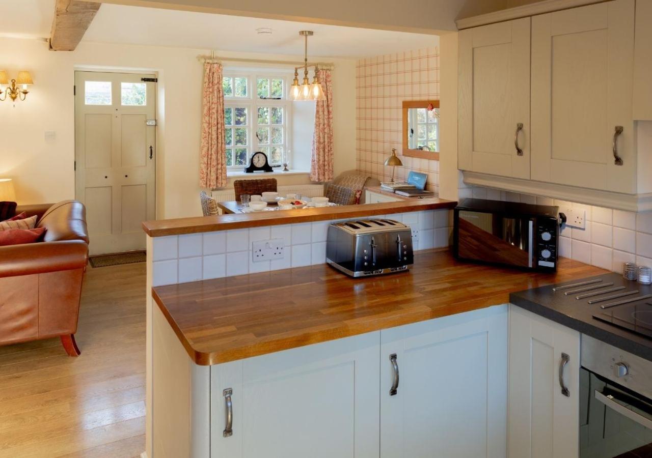 Jasmine Cottage - 2 Bedroom In Heart Of Bourton! 외부 사진