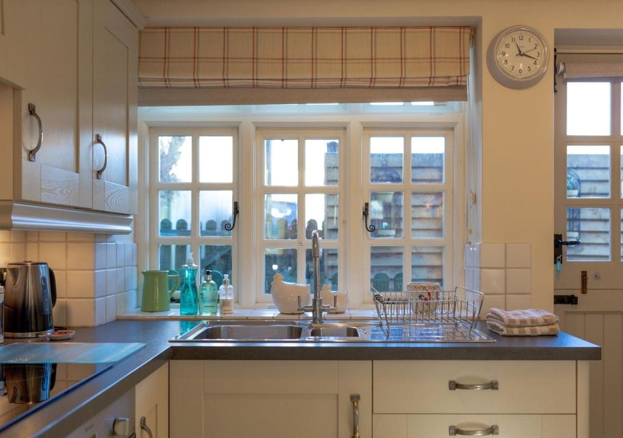 Jasmine Cottage - 2 Bedroom In Heart Of Bourton! 외부 사진