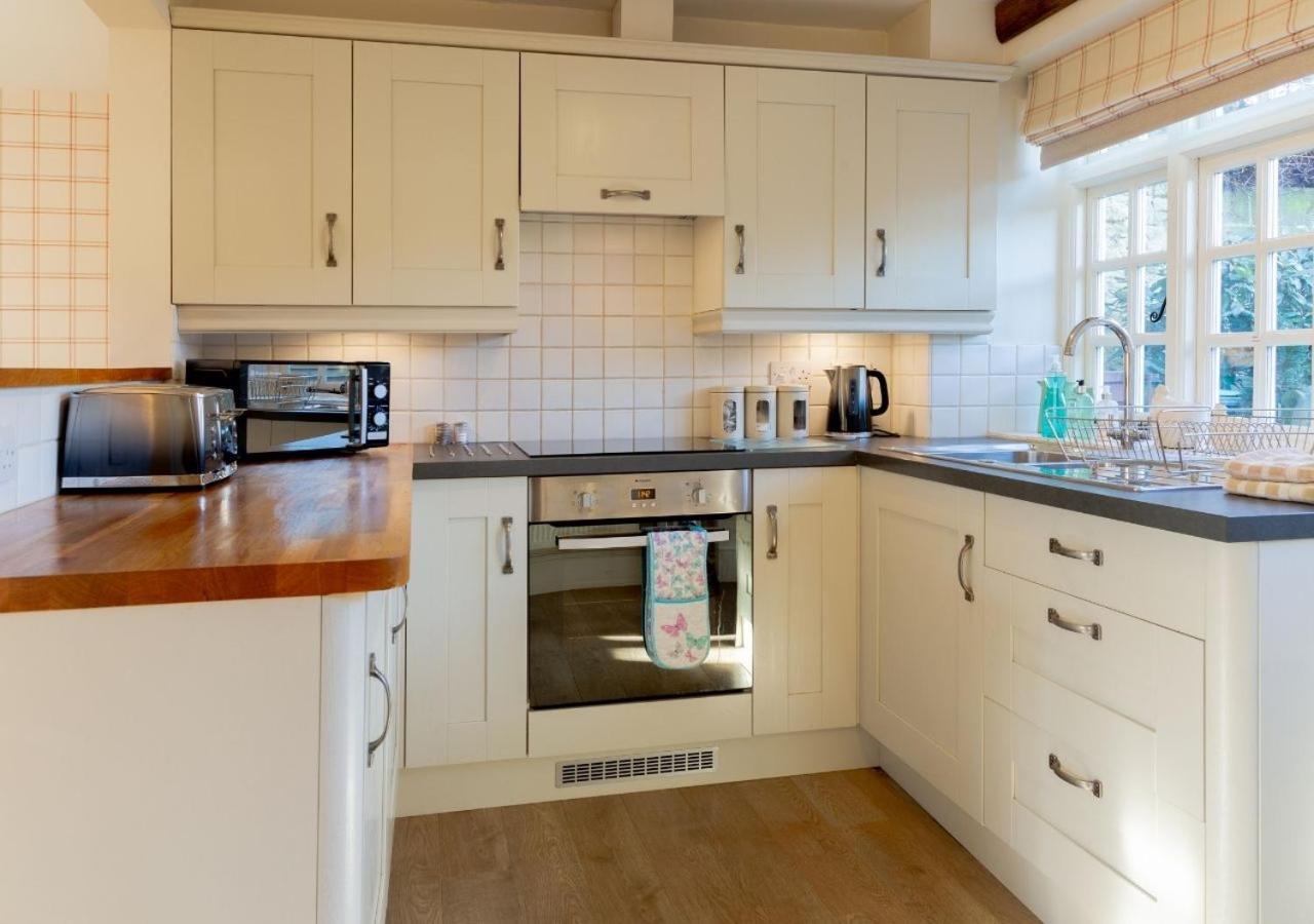 Jasmine Cottage - 2 Bedroom In Heart Of Bourton! 외부 사진