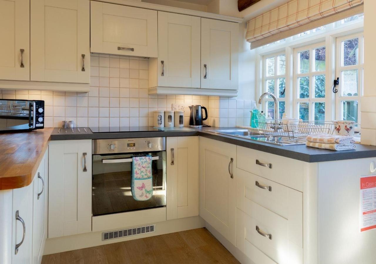 Jasmine Cottage - 2 Bedroom In Heart Of Bourton! 외부 사진